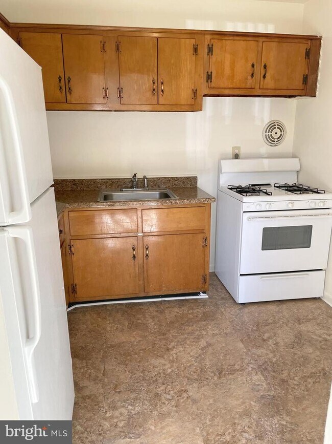 Building Photo - 1010 Taney Ave