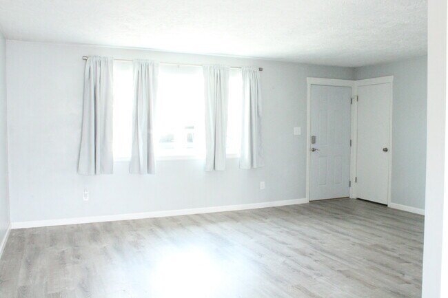 LR 2 - 156 Canyon Dr