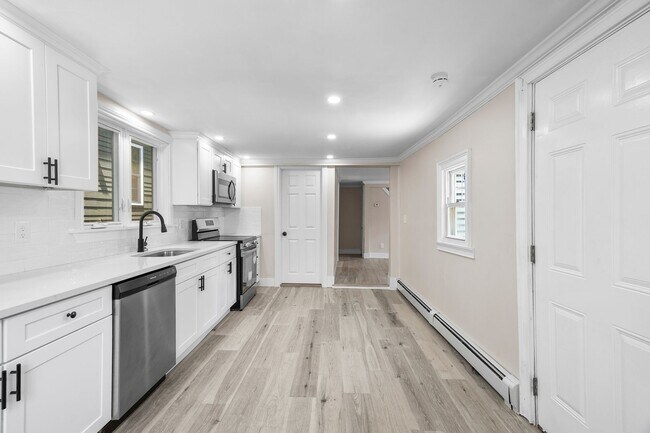 Building Photo - Beautifully Renovated 4-Bedroom Home in Ea...