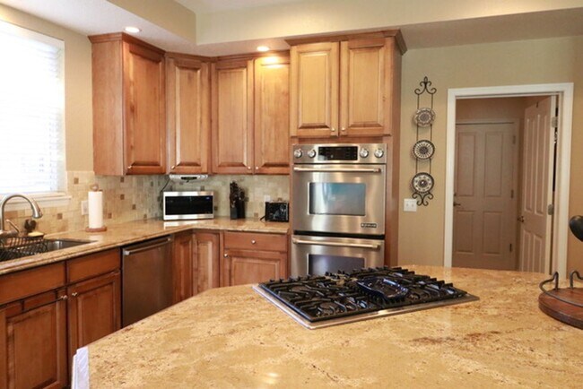 Building Photo - Beautiful custom single family home in the...