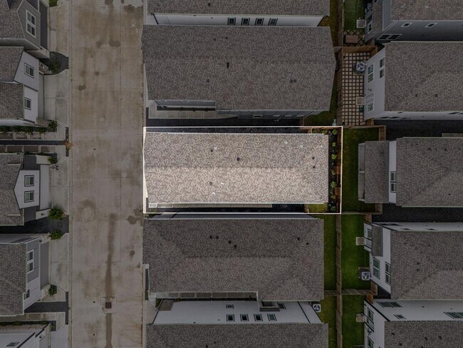 Foto del edificio - 9947 Storehouse Dr