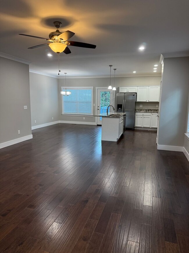 Foto del edificio - Happy New Year-$500.00 off of your January rent!