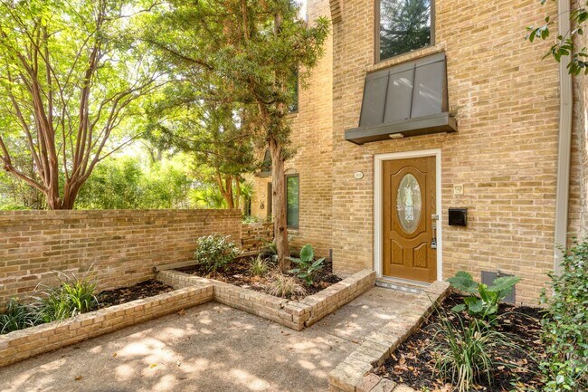 Foto del edificio - ALAMO HEIGHTS  |  TOWNHOME  |  REMODELED  ...