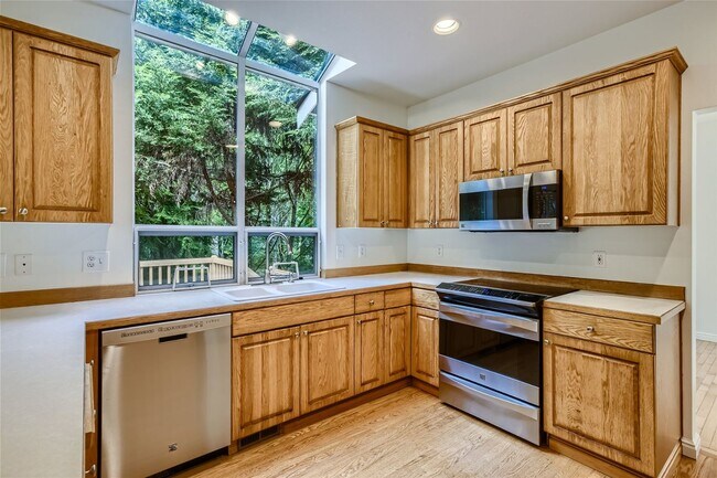 Foto del edificio - Spacious 4-Bedroom Home in Kenmore | Private Greenbelt Setting + Landscaping Included