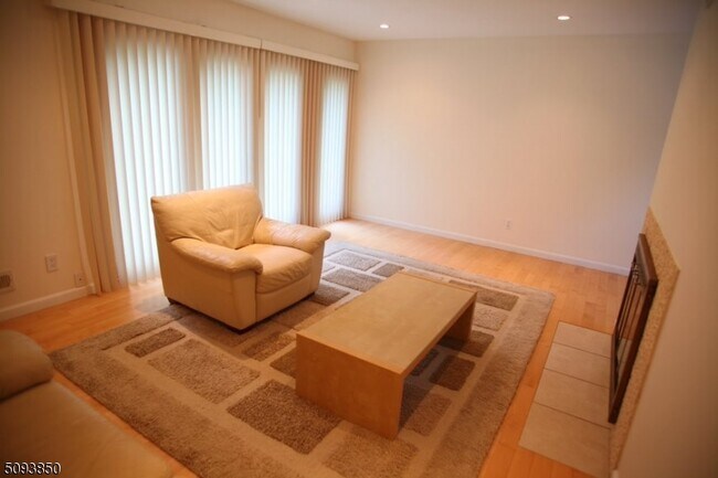 Building Photo - 21 Alcott Dr