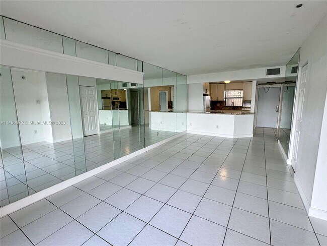Foto del edificio - 2580 W 67th Pl