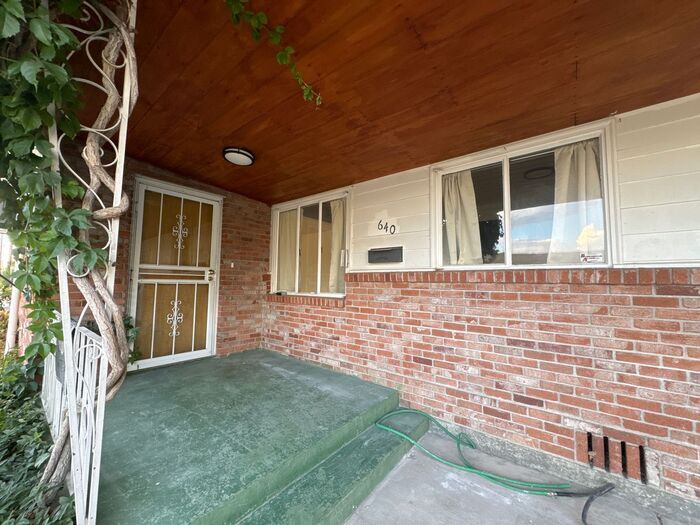 Primary Photo - 2 bed / 1 bath - Available now!