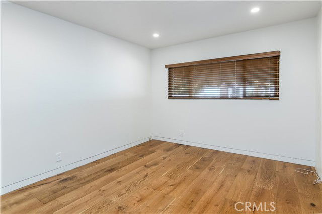 Building Photo - 15439 Vose St