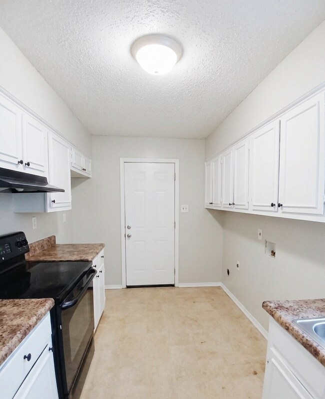 Foto del edificio - Move-in Ready! Charming 3 Bdrm - 2 Bath | Freshly Painted & Updated