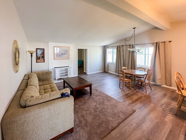 Building Photo - Spacious 3 Bedroom, 2 Bath Home with Large...