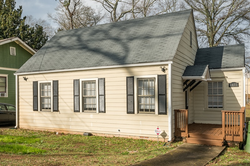 Primary Photo - 1095 Deckner Ave SW