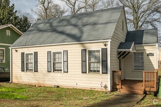 Building Photo - 1095 Deckner Ave SW