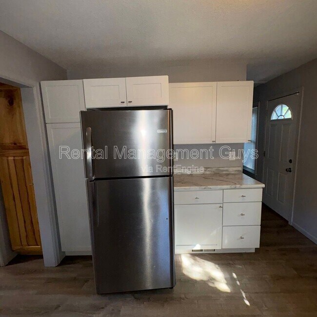 Foto del edificio - 3825 Noble Ave N