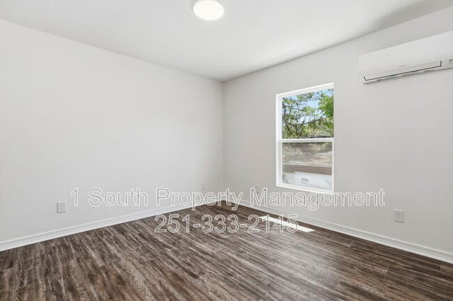Building Photo - 377 Tuttle Ave
