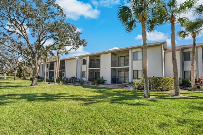 Building Photo - 122 E Cypress Ct