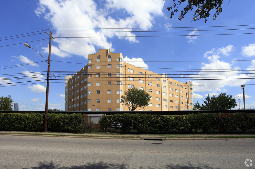 Atrium Regency Apartments