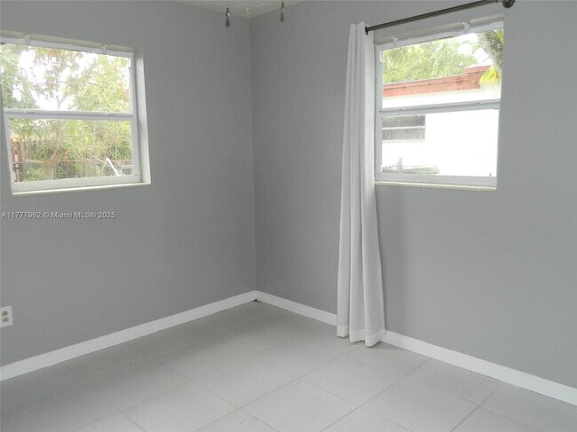 Foto del edificio - 930 SW 29th Way