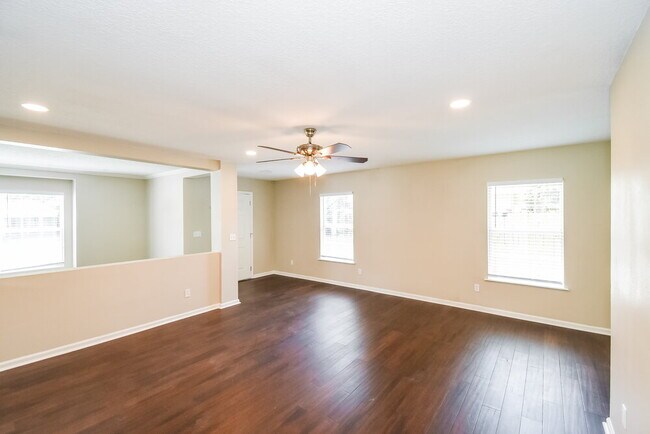 Building Photo - 7068 Beekman Lake Dr