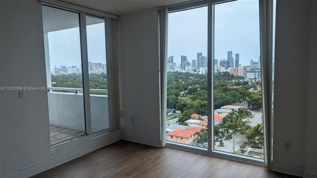 Foto principal - 1401 SW 22nd St