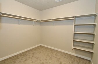 Building Photo - 715 SW Inby St