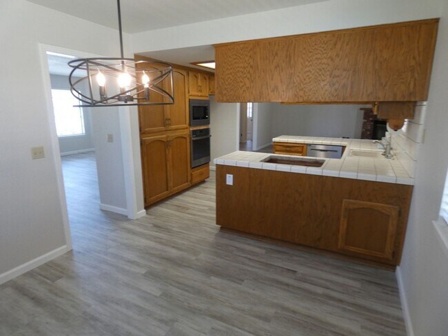 Building Photo - Charming Home in Sunrise Hills
