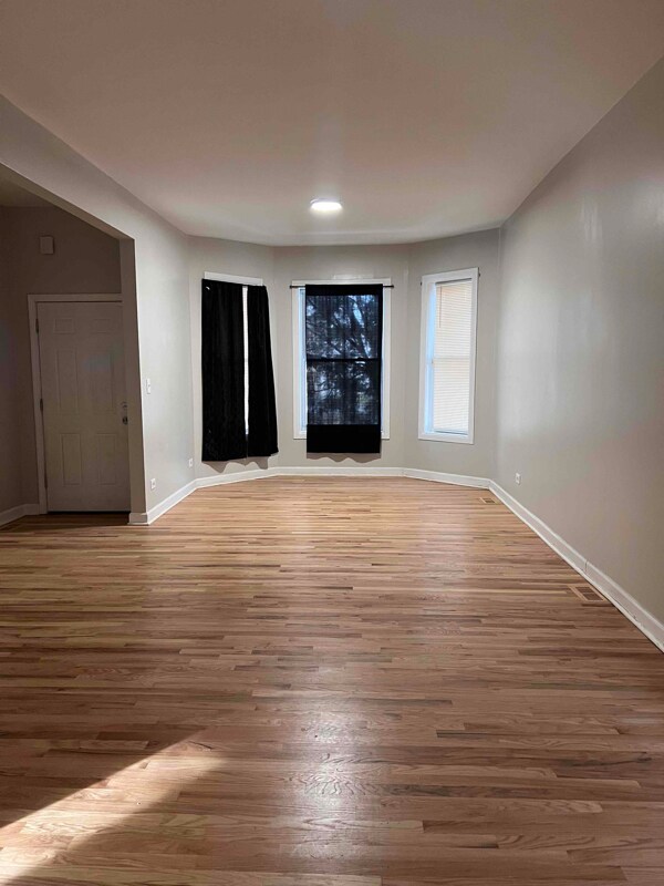 Foto del edificio - 1425 E 69th Pl