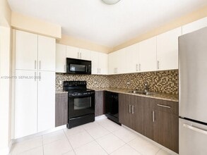 Building Photo - 405 Lakeview Dr