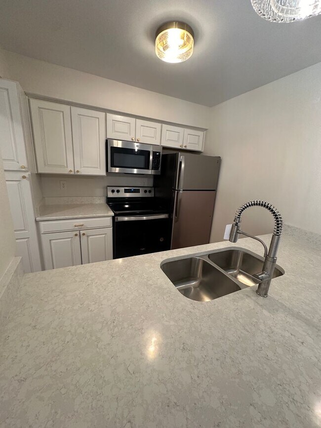 Foto del edificio - 1BD/1BA Condo located on the Germantown/Me...