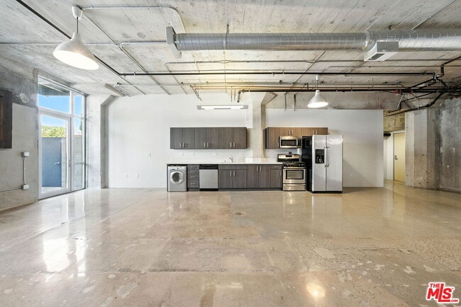 Building Photo - 825 East 4th St