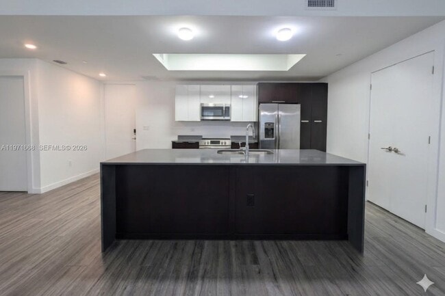 Foto del edificio - 2955 Bird Ave