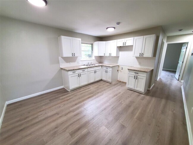 Foto del edificio - 8907 Shepard Dr