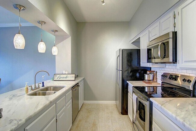 Foto del edificio - 15302 Bonasse Ct