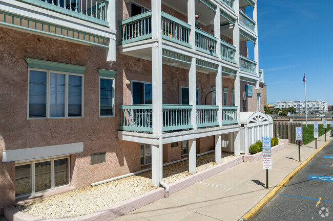 Building Photo - La Pierre Condominiums