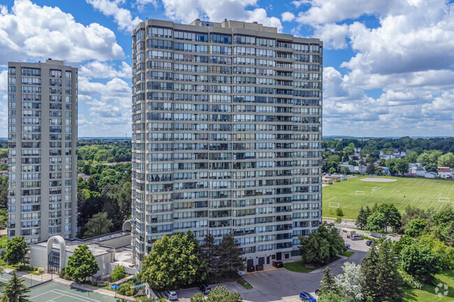 Photo du bâtiment - Belair Condos