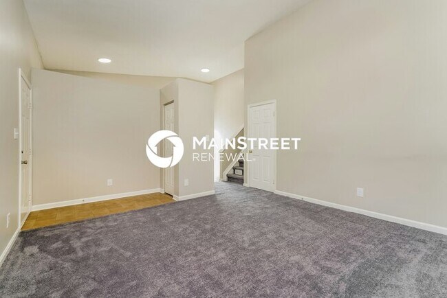 Foto del edificio - 3 Bedroom Pet-Friendly Home in Indianapolis, IN with Main Street Renewal