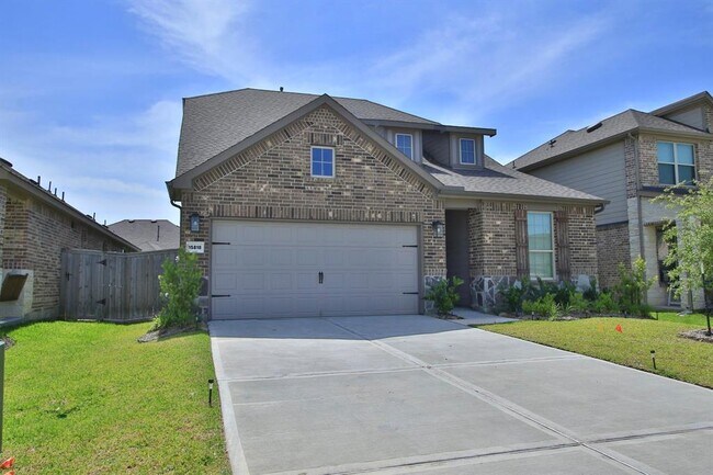 Building Photo - 15818 Dove Holw Dr