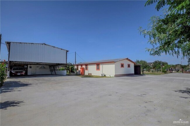 Foto del edificio - 16319 Eagle Pass St