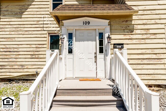 Building Photo - 109 E Broad St