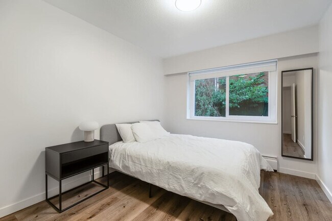 Photo du bâtiment - 254 E 12th Ave