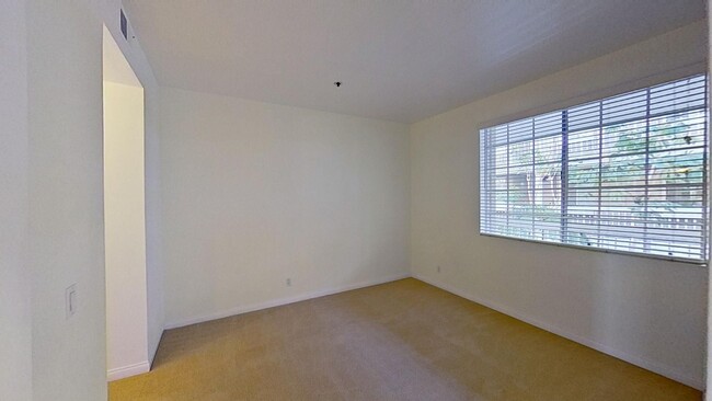 Foto del edificio - Beautiful 2 Bed 2 Bath Condo in Huntington...