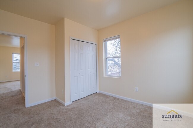 Foto del edificio - 2435 W Lafayette Ave