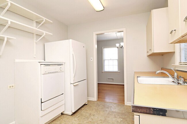 Building Photo - Pet Friendly Fry's Spring Home