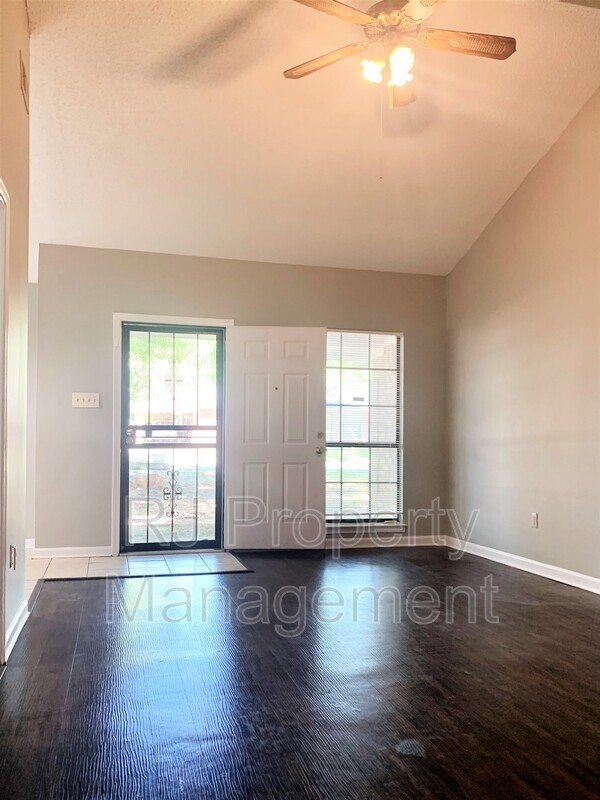 Foto del edificio - 6509 Birkenhead Rd
