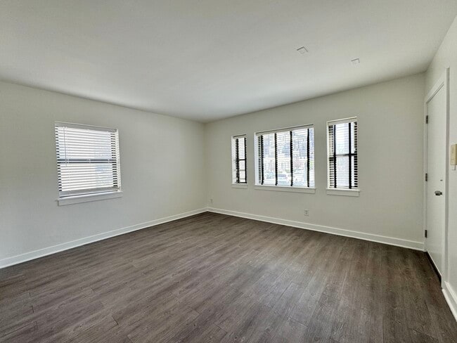 Foto del edificio - 4524 Broadway Blvd