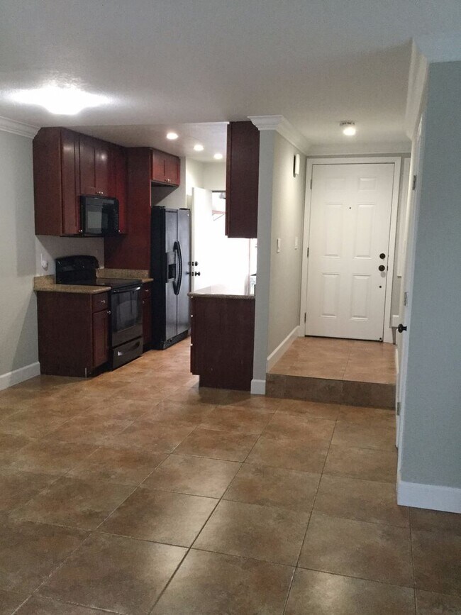Foto del edificio - 2 Bedroom / 1 Bathroom Townhome in Bay Point