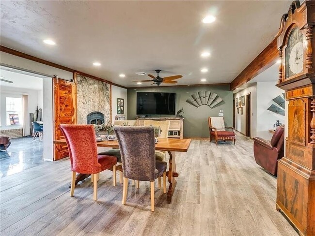 Building Photo - Remodeled home with country views!!