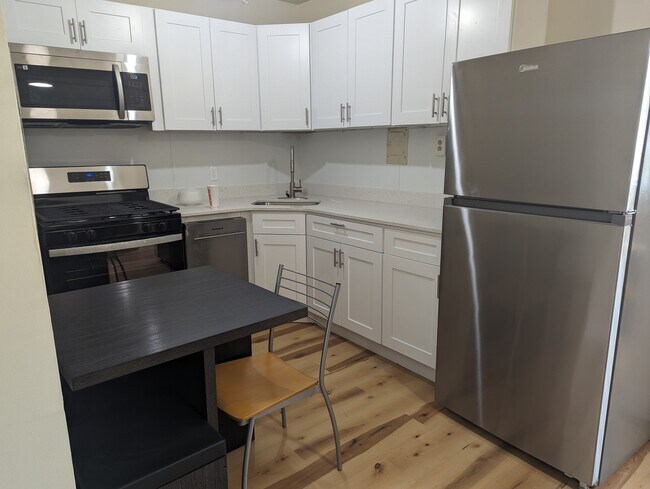 Kitchen - 7900 Old York Rd