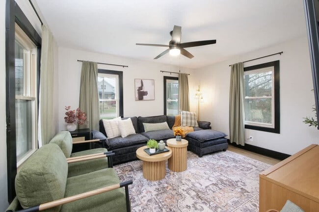 Building Photo - 303 E Washington St