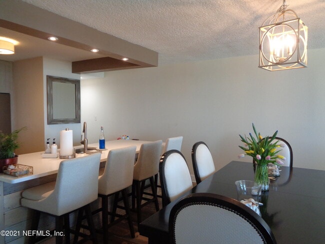 Building Photo - 2100 Ocean Dr S