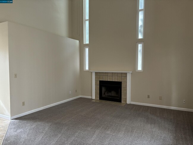 Building Photo - 1602 Somerset Pl